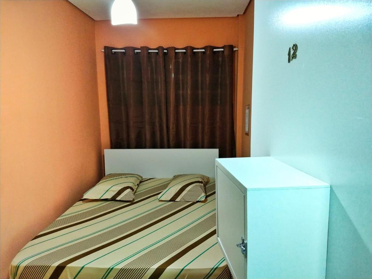Hotel Kiss - *